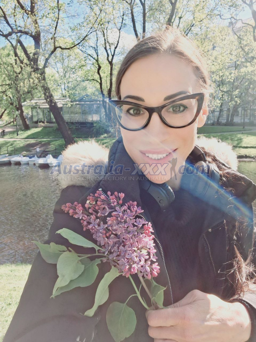 MISTRESS JULIA - 4008